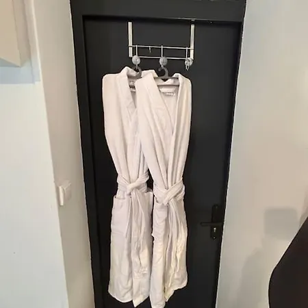 La Terrasse Abritee Et Son