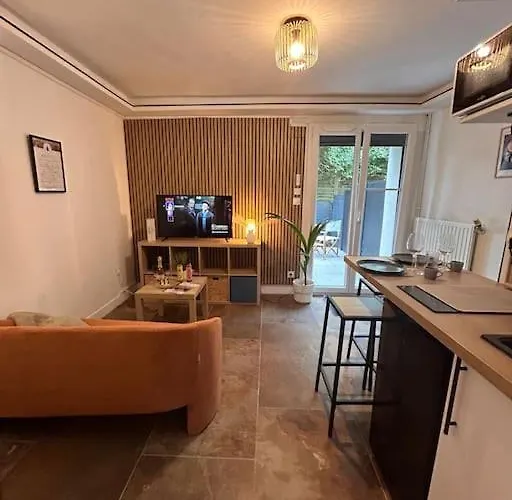 Апартаменты La Terrasse Abritee Et Son *