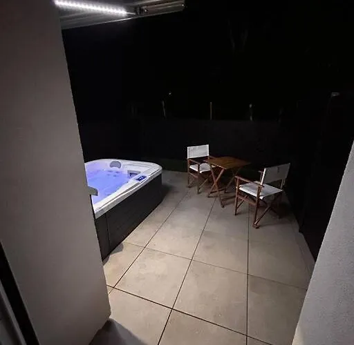 La Terrasse Abritee Et Son